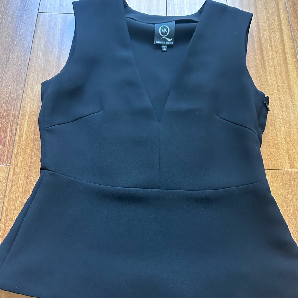 NWOT Alexander McQueen Black V-Neck Sleeveless Top